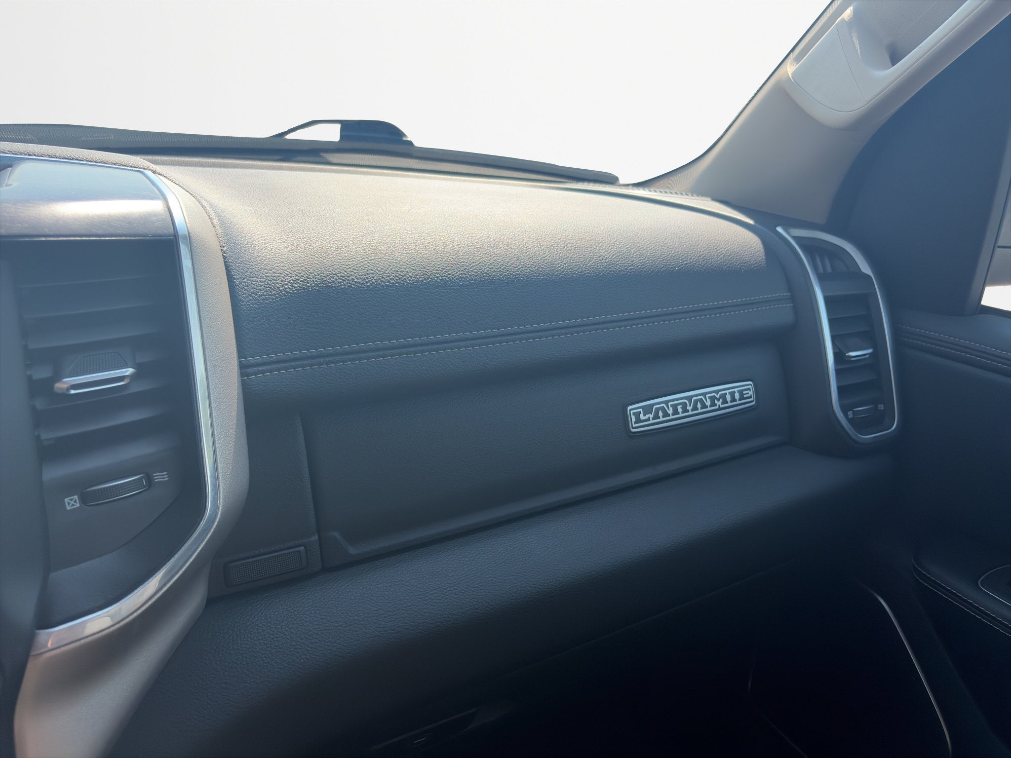 2021 RAM 1500 Laramie Crew Cab 4x4 5'7' Box