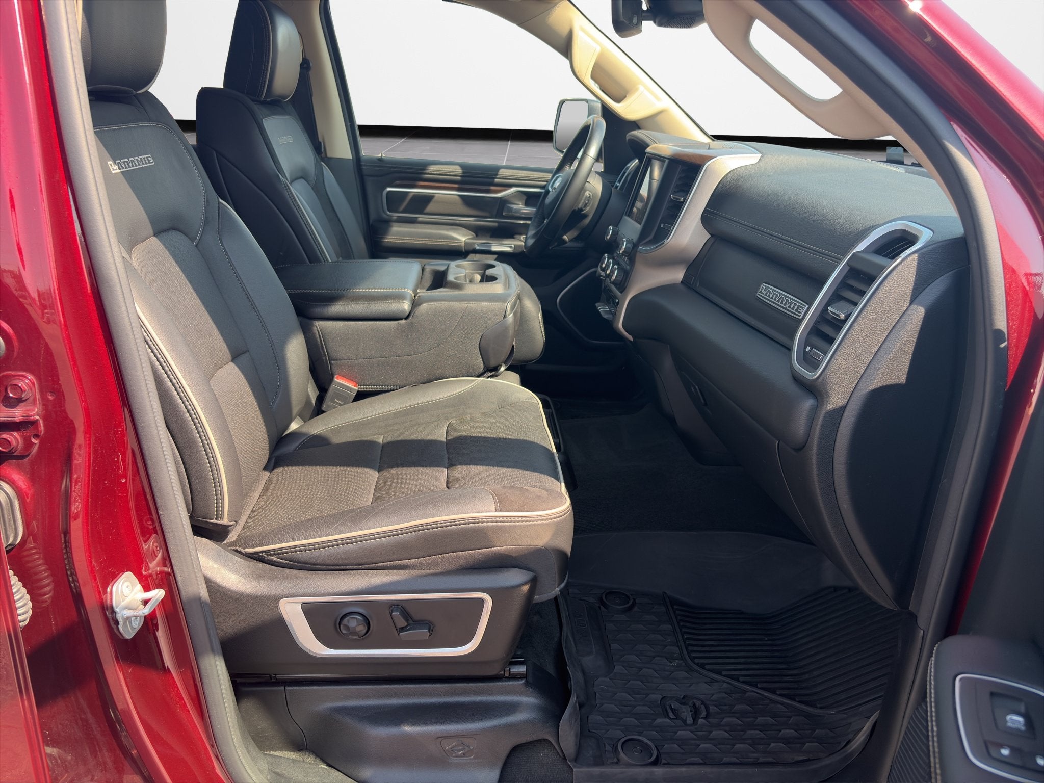 2021 RAM 1500 Laramie Crew Cab 4x4 5'7' Box