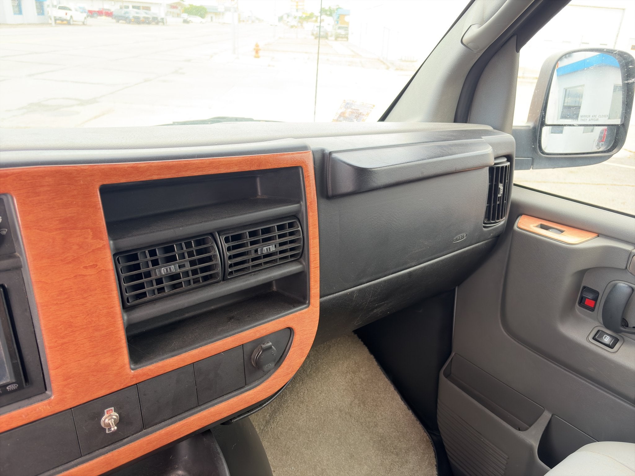 2008 Chevrolet Express Cargo Van Y3H Paratransit