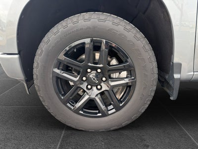 2023 Chevrolet Silverado 1500 4WD Crew Cab Short Bed Custom