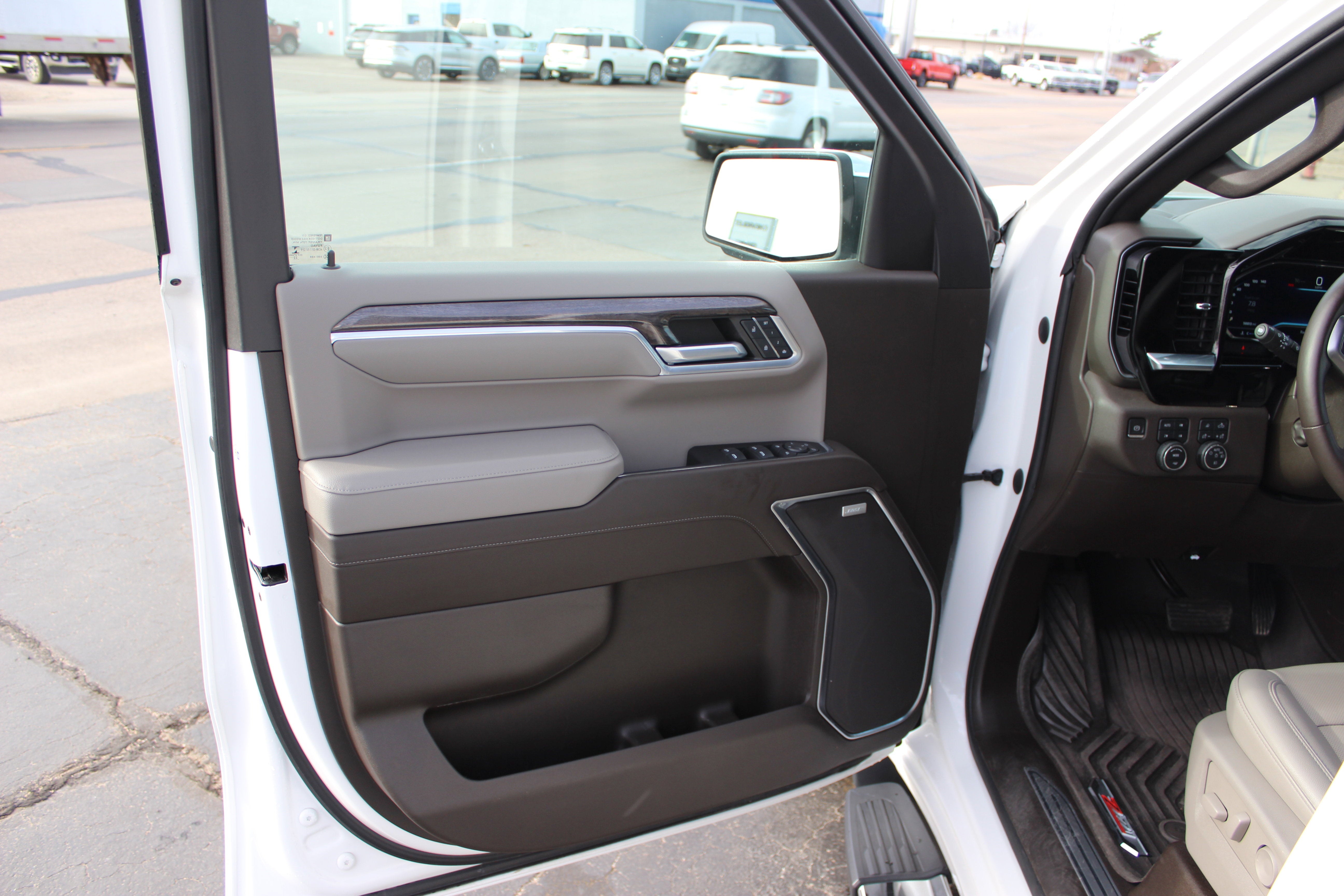 2022 Chevrolet Silverado 1500 4WD Crew Cab Standard Bed LTZ