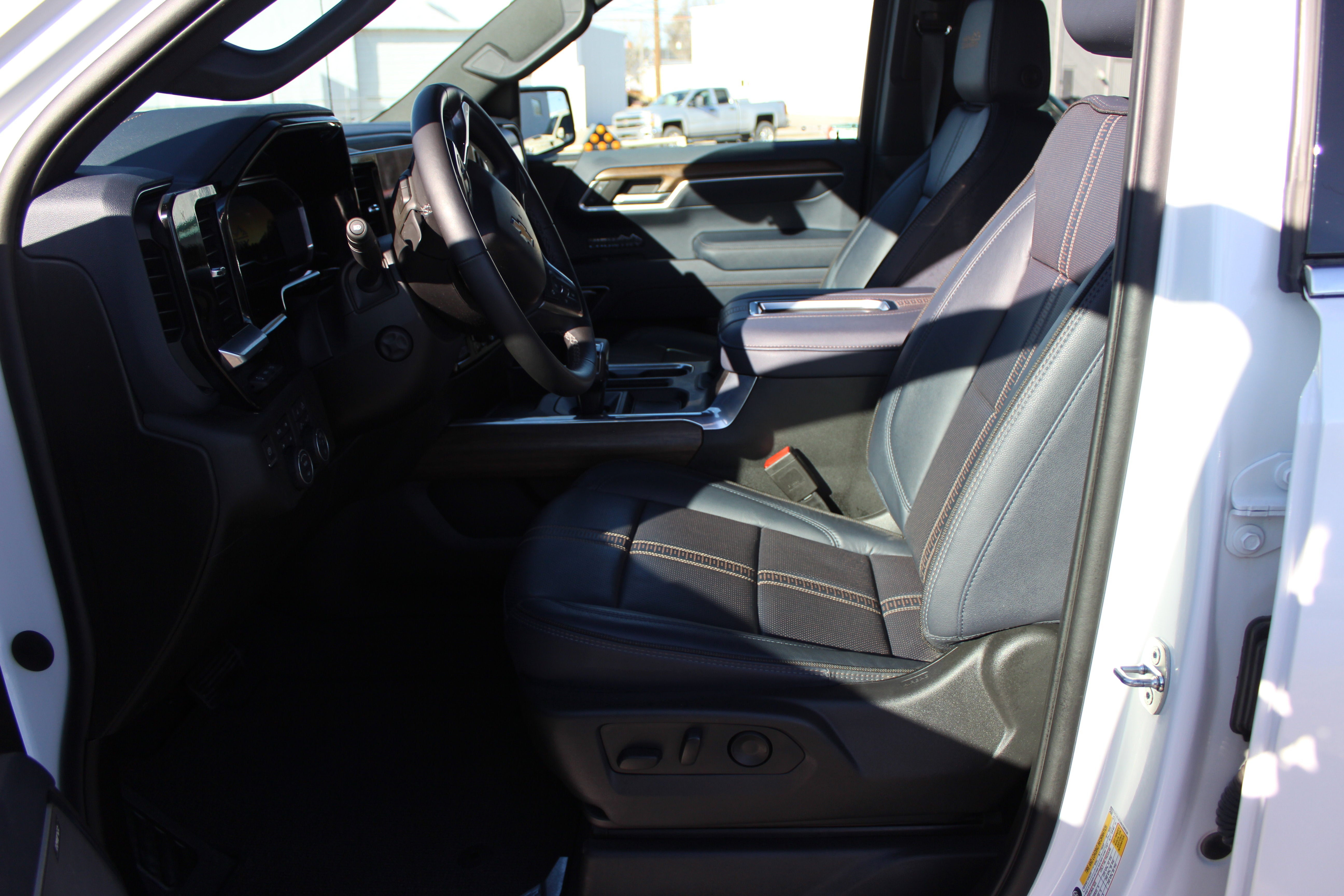 2022 Chevrolet Silverado 1500 4WD Crew Cab Short Bed High Country