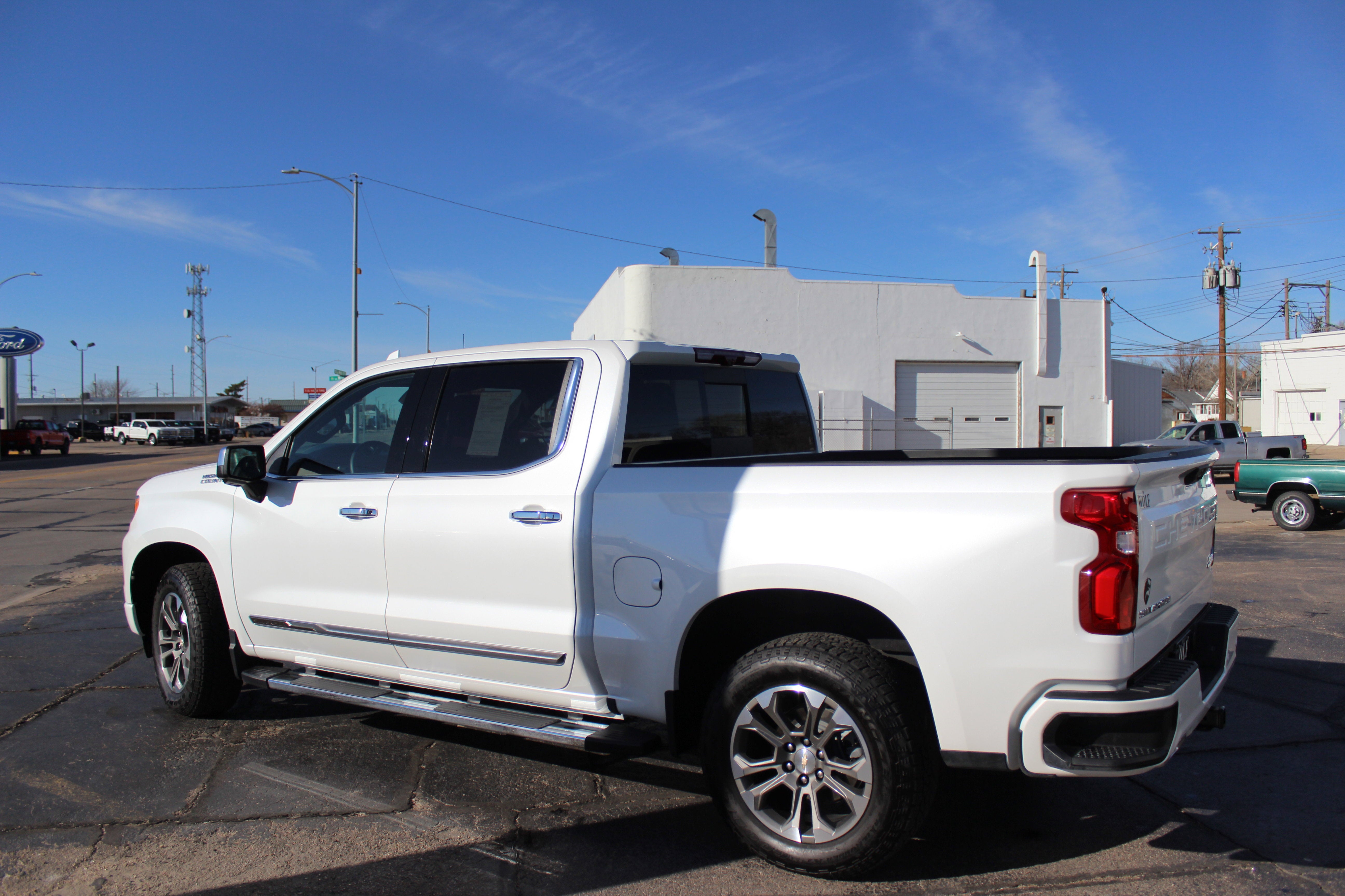 2022 Chevrolet Silverado 1500 4WD Crew Cab Short Bed High Country