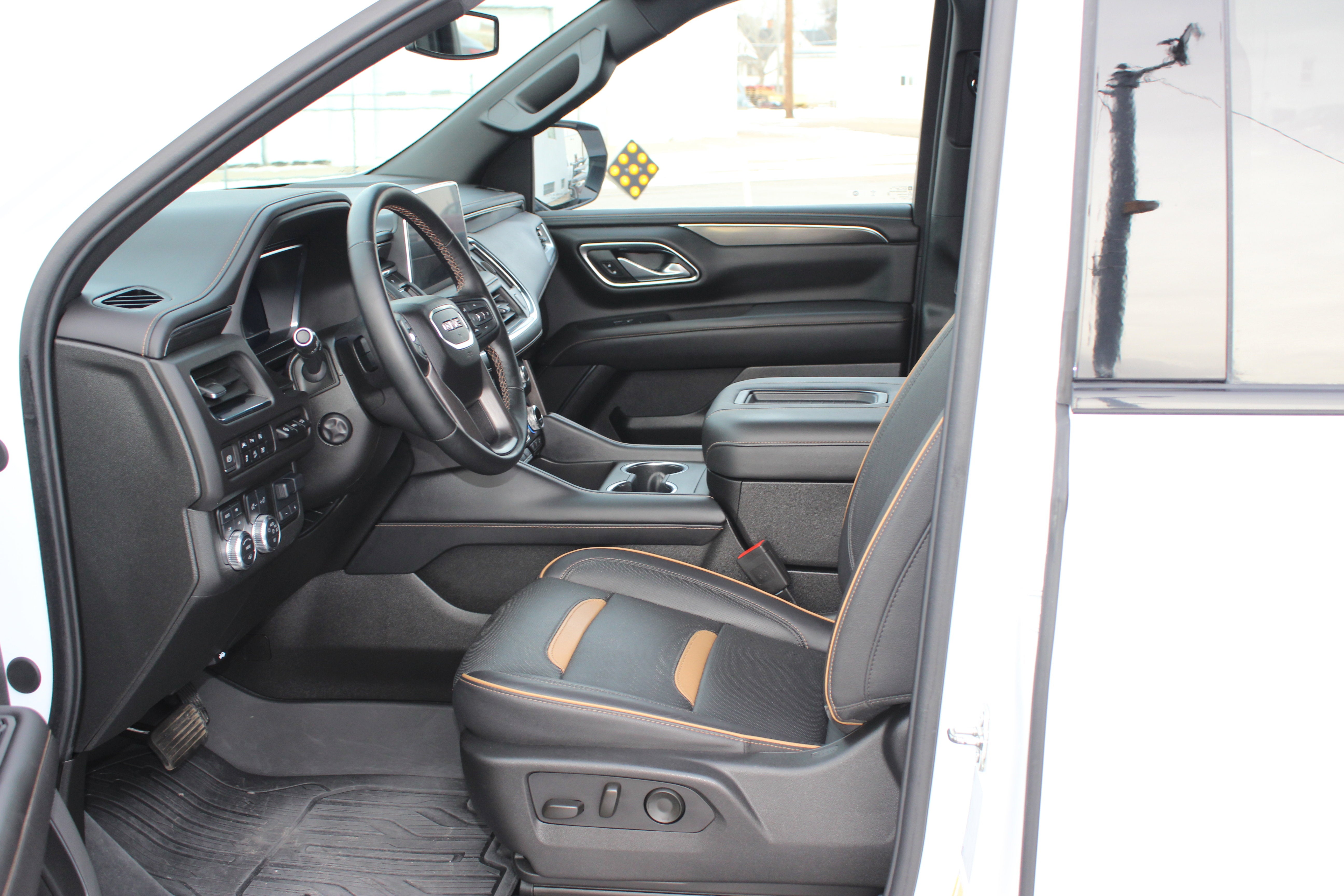 2023 GMC Yukon XL 4WD AT4