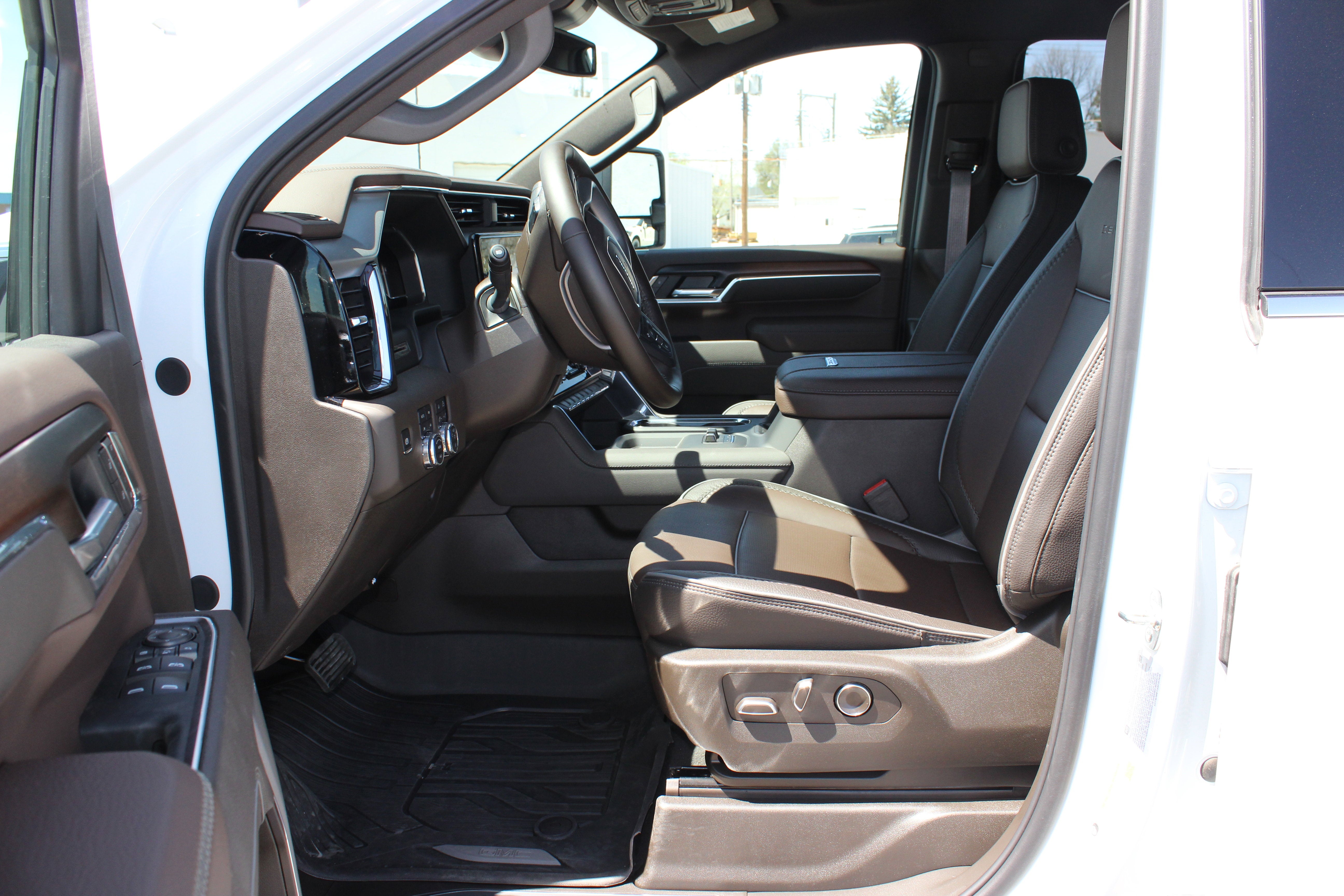 2025 GMC Sierra 3500HD 4WD Crew Cab Standard Bed Denali