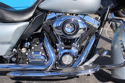 2010 Harley-Davidson Street Glide Base