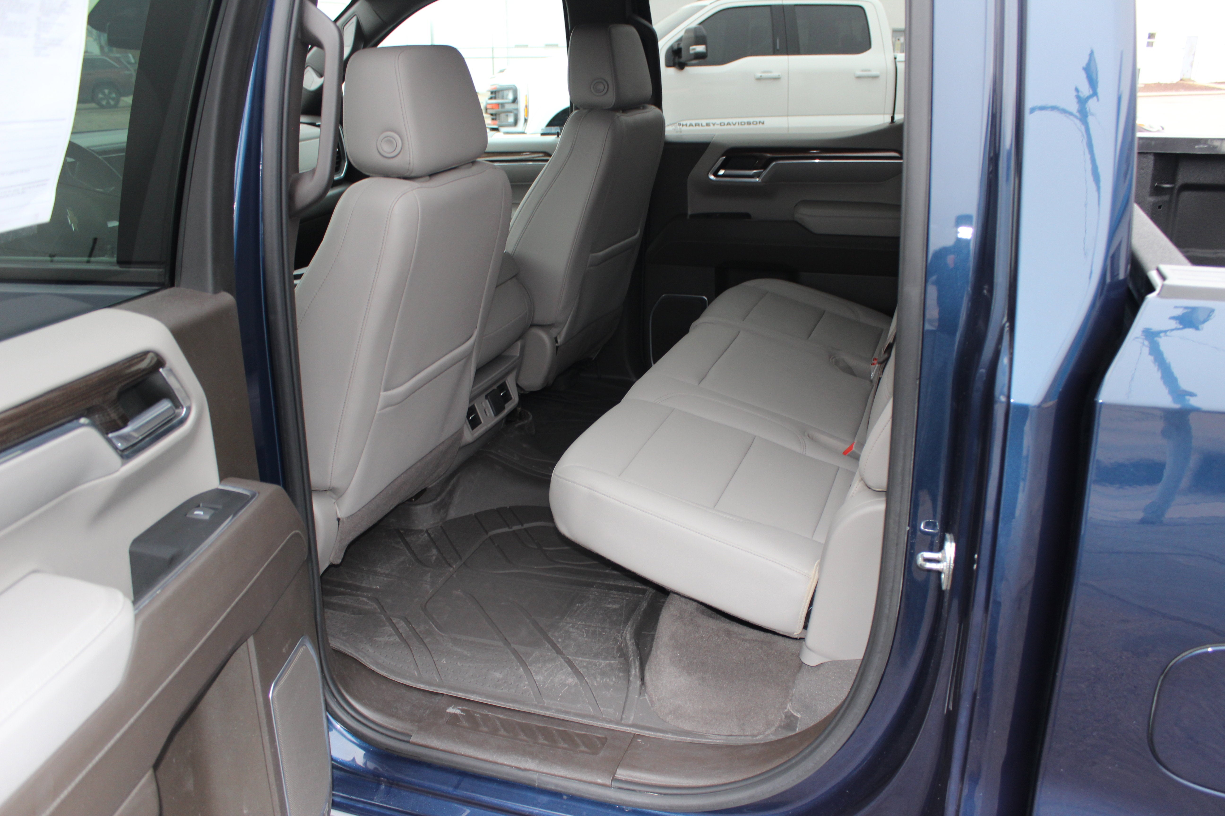 2023 Chevrolet Silverado 1500 4WD Crew Cab Standard Bed LT