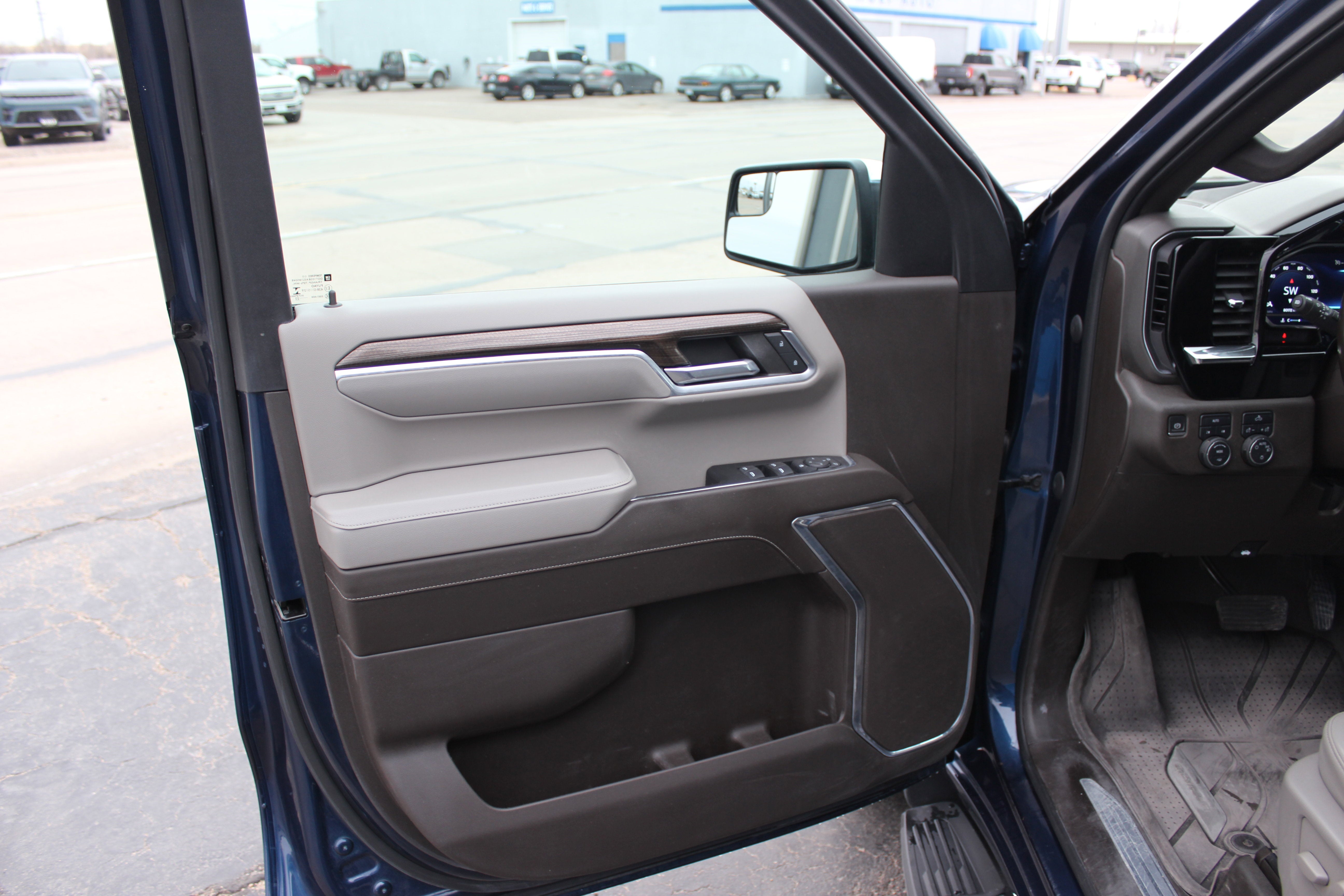 2023 Chevrolet Silverado 1500 4WD Crew Cab Standard Bed LT