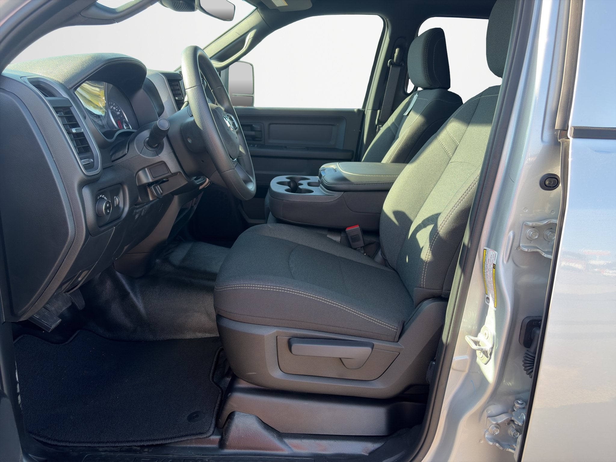 2027 RAM Ram 2500 RAM 2500 TRADESMAN CREW CAB 4X4 6'4' BOX