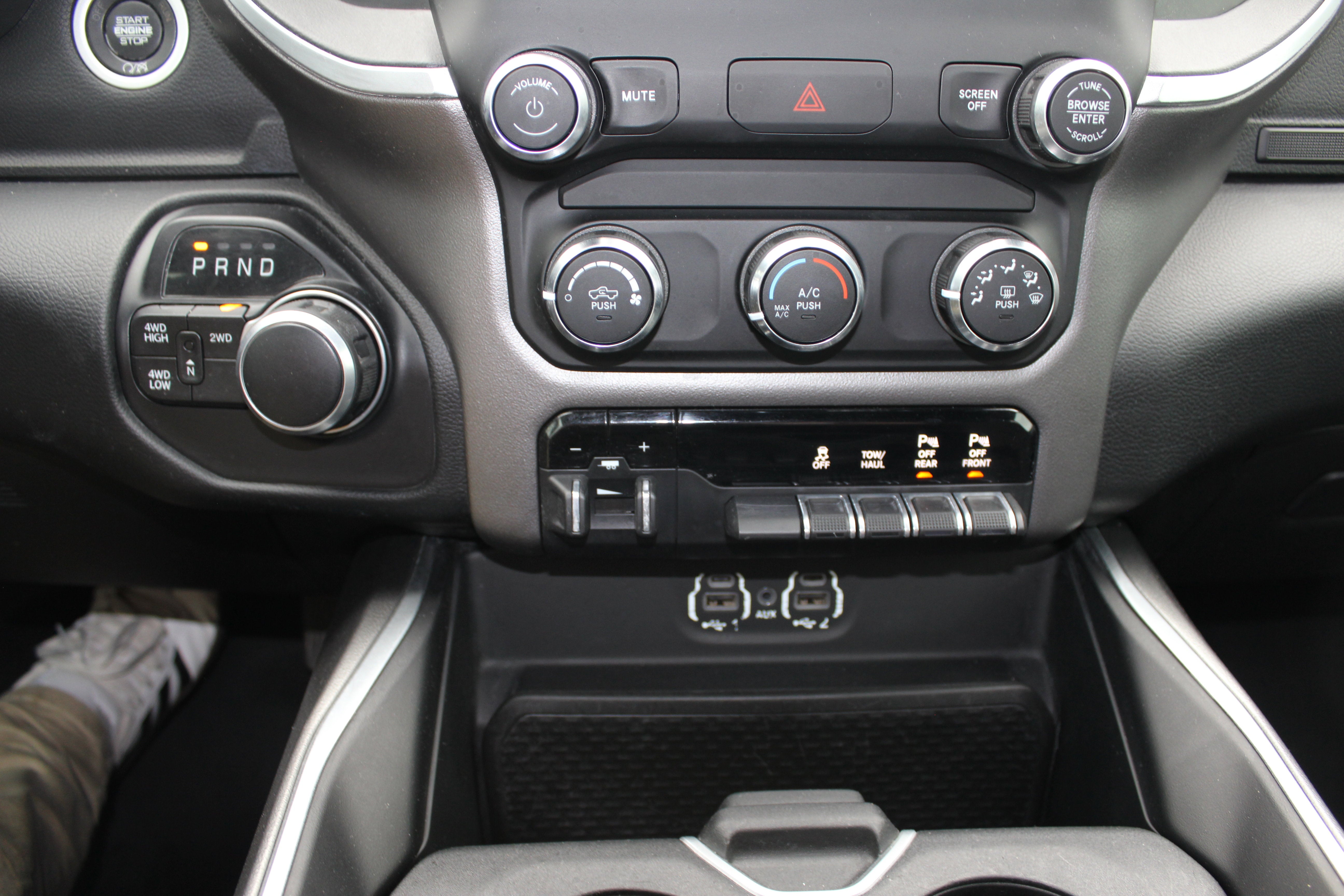 2019 RAM 2500 Big Horn Crew Cab 4x4 6'4' Box