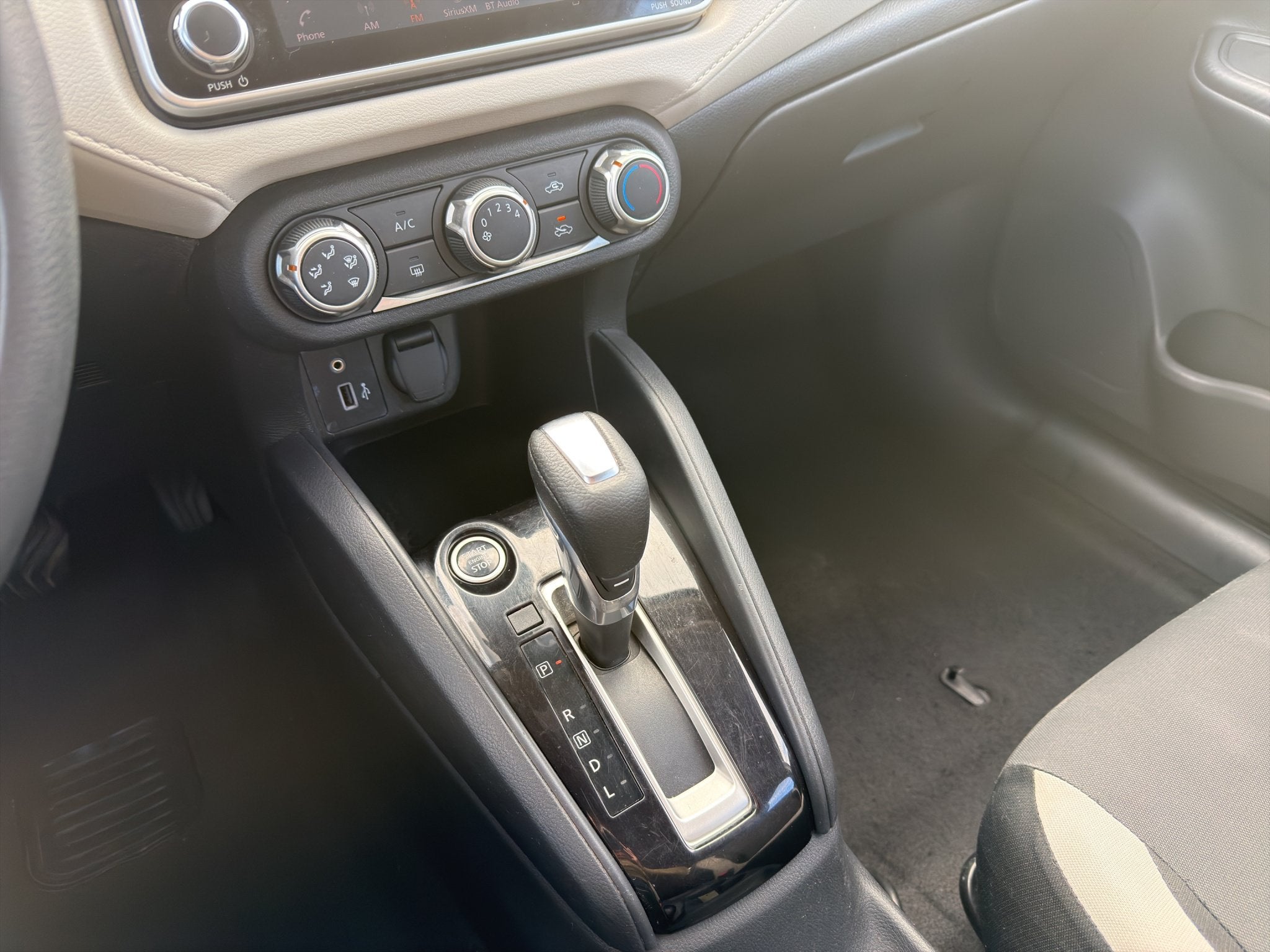 2021 Nissan Versa SV Xtronic CVT